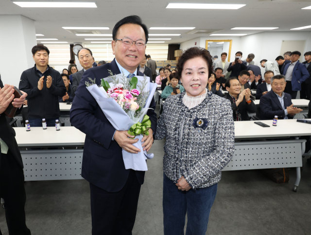 민주는 정책 승부수 던지는데…국힘은 또 감성팔이 호소?