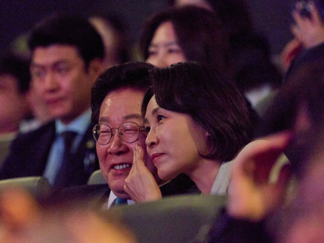 이재명 대통령과 김혜경 여사가 15일 서울 용산 CGV를 찾아 제주 4·3 사건을 다룬 영화 