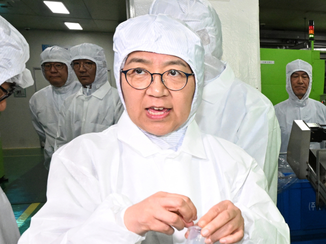 주사기 생산 '그대로'라는데 왜 없나…정은경 