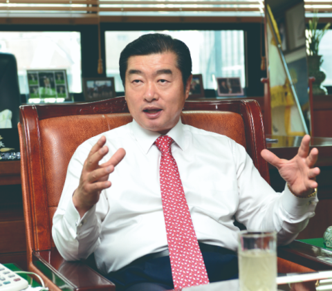 '술 취한 여직원 성폭행 시도'…김용만 김가네 회장, 1심서 집행유예