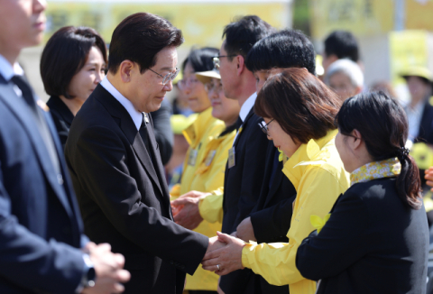 '세월호 기억식' 현직 대통령 첫 참석…李 