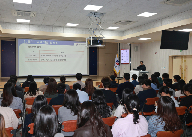 16일 영양군청 대회의실에서 고충민원 대응을 위한 공무원 대응 교육이 진행되고 있는 모습. 영양군 제공