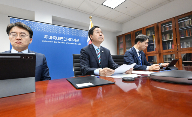 주요 20개국(G20) 재무장관회의 및 국제통화기금(IMF)/세계은행(WB) 춘계회의 참석차 미국 워싱턴D.C.를 방문중인 구윤철 부총리 겸 재정경제부 장관이 16일 저녁(현지시간) 주미국대한민국대사관에서 워싱턴-서울 간 영상으로 