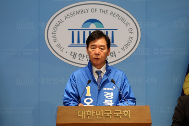 지난 16일 오전 서울 국회 소통관에서 더불어민주당 오중기 경북도지사 예비후보가 이철우 경북도지사에게 공개 토론을 제안하고 있다. 오중기 경북도지사 예비후보 제공.