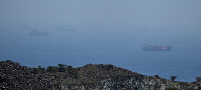 하루 만에 또 막힌 호르무즈…이란 