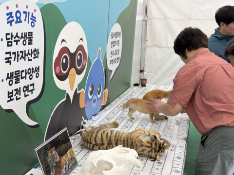 상주 국립낙동강생물자원관 희귀생물  만져보는 체험행사 호응