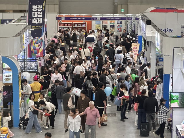 한국지방신문협회 주최, 한국전시산업원 주관으로 지난 17~19일 수원컨벤션센터에서 열린 2026 대한민국 축제박람회를 찾은 관람객들. 한국전시산업원 제공