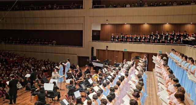100년의 목소리 하나로…경북여고 동문 1천여 명 울림의 무대
