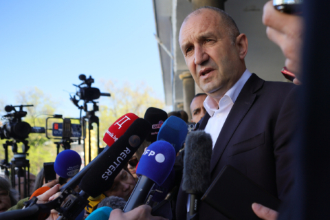 헝가리 오르반 가고, 불가리아 라데프 오나