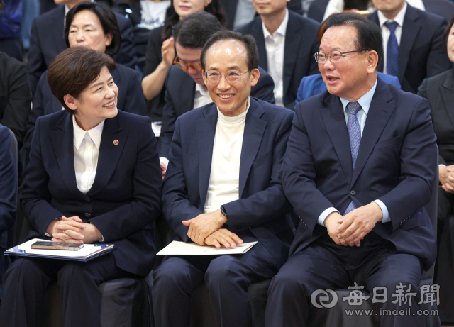 [포토뉴스] 강은희 대구시교육감, 김부겸·추경호 대구시장 후보, 한 자리에