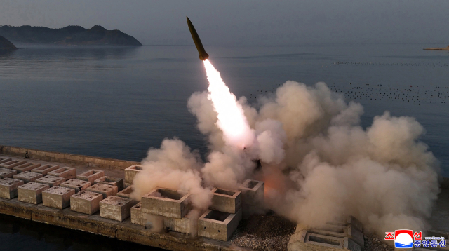 北, 신형전술탄도미사일 '화성포-11라' 발사 성공