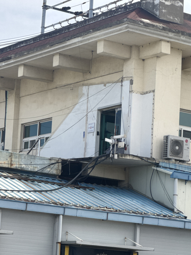 경산 도축장내 한 건물. 불법으로 구조를 변경해 사용하고 있다. 매일신문DB