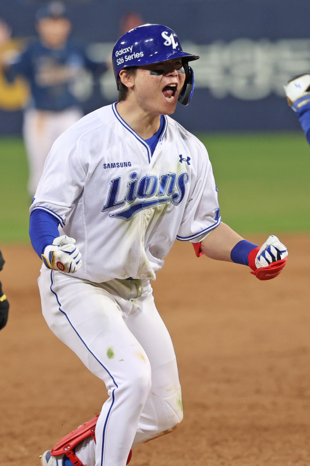 삼성 라이온즈의 박승규가 지난 10일 대구에서 열린 NC 다이노스와의 경기 8회말 3타점 적시타를 친 뒤 환호하고 있다. 삼성 제공