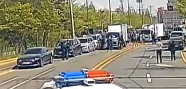 화물연대 조합원 사망 CCTV 공개…경찰·노조 책임 공방