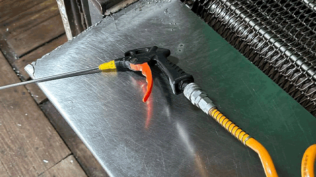 사건 당시 화성 도금업체에서 사용된 에어건. 피해자 측 조영관 변호사 제공, 연합뉴스.