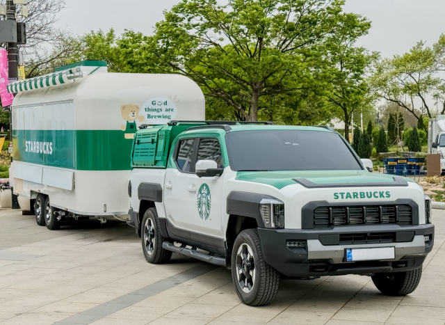 스타벅스, 전국 누비는 '스:벅차' 첫 공개…한강공원서 무료 커피 제공