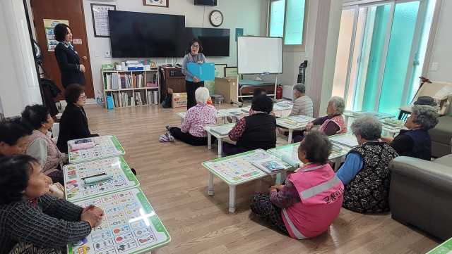 안동시가 4월부터 찾아가는 한글배달 교실 운영을 시작했다. 안동시 제공