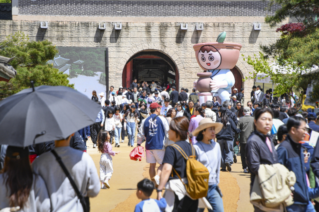 지난해 문경새재오픈세트장에서 열린 찻사발 축제 모습. 문경시 제공