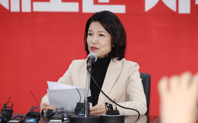 이진숙 전 방송통신위원장이 14일 오후 대구 수성구 국민의힘 대구시당에서 기자회견을 하고 있다. 이 전 위원장은 국민의힘 대구시장 경선에서 컷오프(공천 배제)된 뒤 독자적으로 선거운동을 이어오고 있다. 연합뉴스