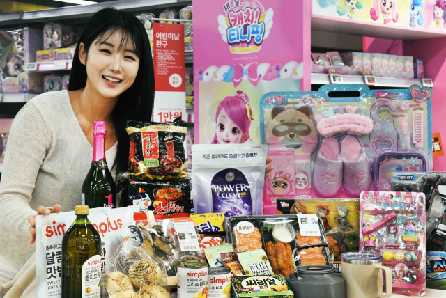 홈플러스가 오는 29일까지 다양한 나들이 먹거리와 용품을 최대 반값 할인한다. 어린이날을 맞아 멤버십 회원을 대상으로 완구를 할인 판매하는 행사도 진행한다. 홈플러스 제공