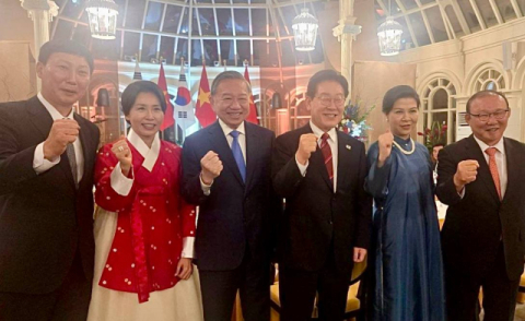 李대통령, '베트남 히딩크' 박항서 만나…'성남FC 뇌물' 발언도