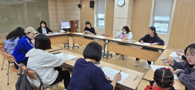 영양군보건소가 지역 내 임산부와 양육모를 대상으로 심리지원 프로그램을 운영하고 있는 모습. 영양군 제공