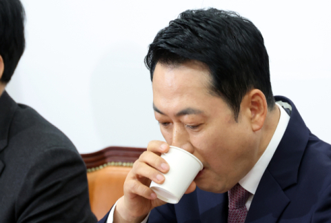 국힘 지지율 15% 창당 이래 역대 최저…이 대통령 지지율은 69%