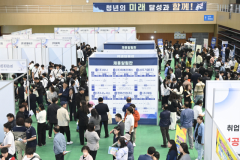대구 달성군 올해 첫 취업박람회에 900여 명 몰려 '인산인해'