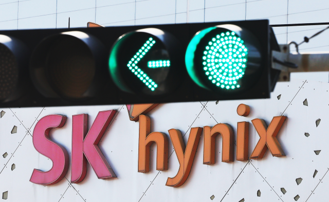 SK하이닉스 성과급 1인당 6억?…올해 영업익 227조 전망
