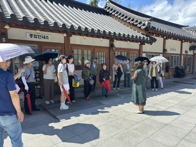 파크골프부터 역사 탐방까지…뚜벅이로 만나는 군위의 매력