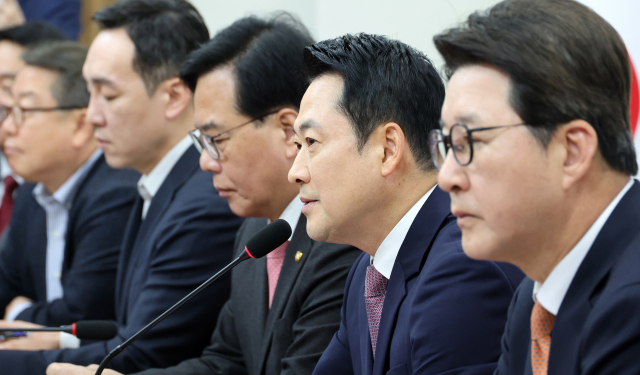 국민의힘 장동혁 대표가 23일 국회에서 열린 최고위원회의에서 모두발언을 하고 있다. 연합뉴스