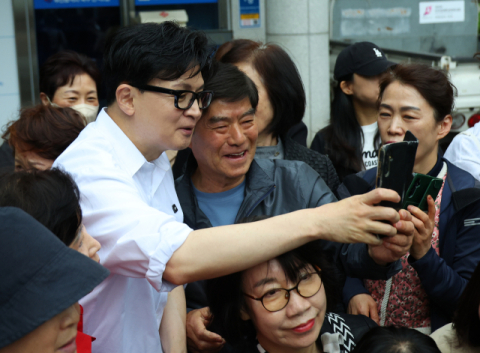 한동훈 부산 북갑 등판에 싸늘한 민심…10명 중 5명 