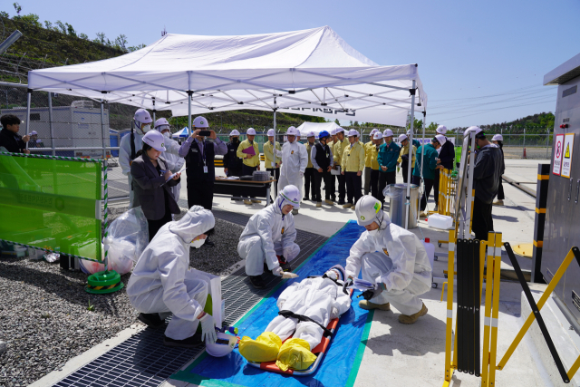 24일 한국원자력환경공단에서 열린 2단계 표층처분시설 방사능방재 훈련 모습, 공단 제공