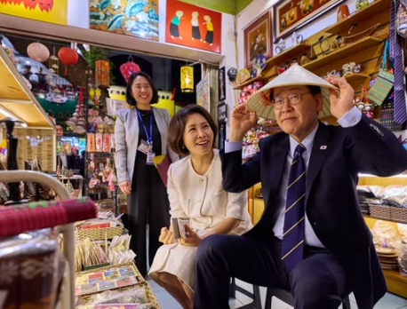 李대통령 방문 뒤 '핫플' 됐다…베트남 현지매체도 주목한 그 식당