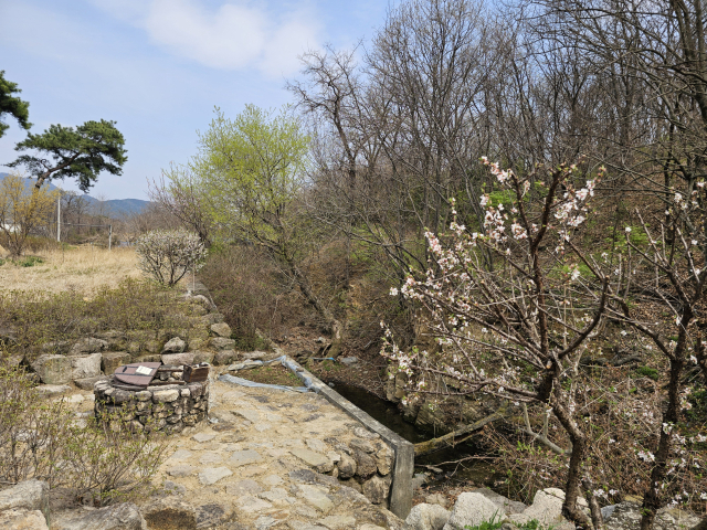 나그네의 갈증을 달래는 우물 속에는 조지훈과 박목월 시인의 우정이 고여 있다.