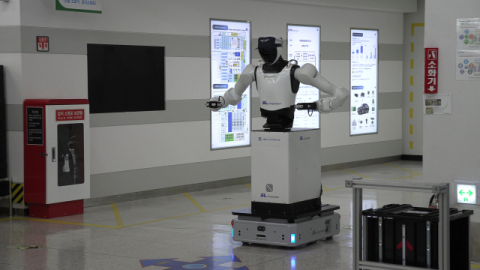 에스엘 공장에 들어온 '사람 닮은 로봇'…제조 혁신 신호탄