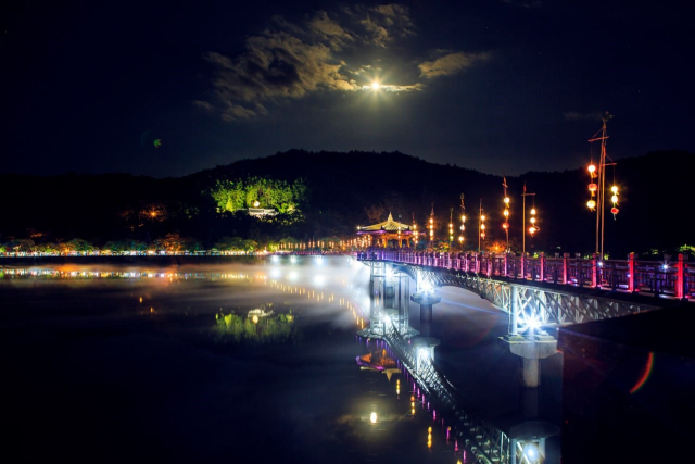 월영교와 수상공연장