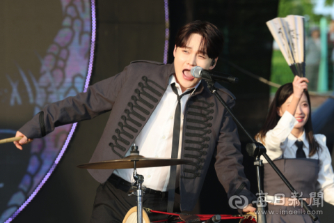 [포토뉴스] 2026 K-트로트 페스티벌 열창하는 박서진