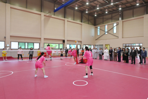 28년 맨땅 훈련 끝… 영천 선화여고, 전국 최초 세팍타크로 전용구장 개관