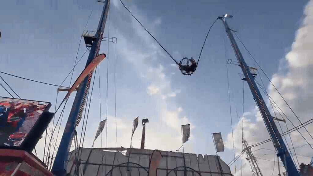 하늘 높이 날았다 케이블 '뚝'…스페인서 놀이기구 사고