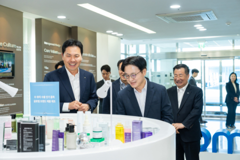 올해 첫 리쇼어링 기업은 '한국콜마'…산업부 장관 공장 방문