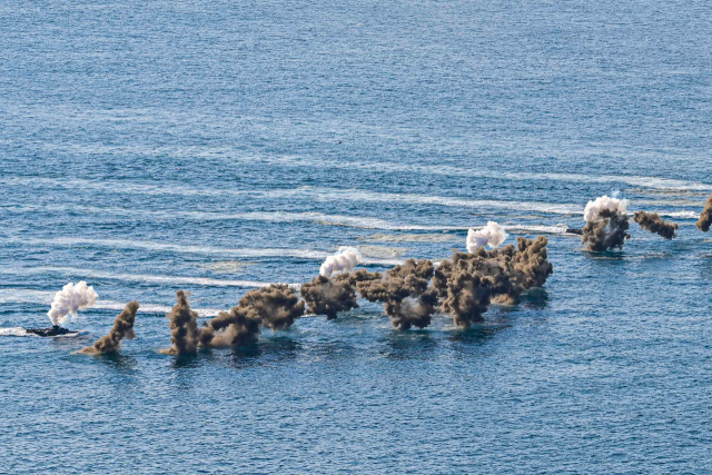 27일 오전 해군·해병대가 포항 독석리 해안에서 2026년 전반기 합동상륙훈련 일정 중 