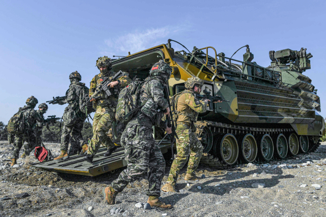 27일 오전 해군·해병대가 포항 독석리 해안에서 2026년 전반기 합동상륙훈련 일정 중 