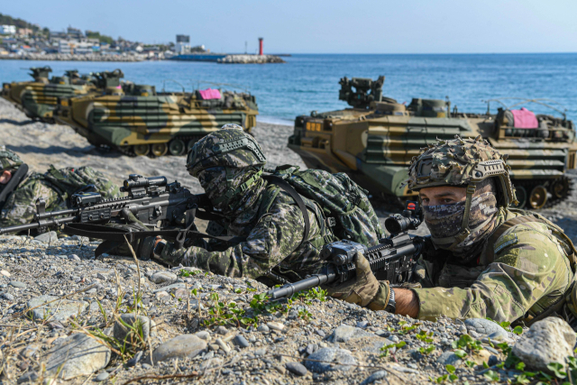 27일 오전 해군·해병대가 포항 독석리 해안에서 2026년 전반기 합동상륙훈련 일정 중 