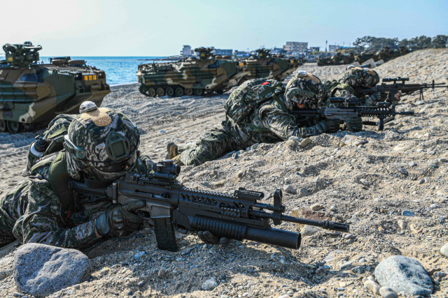 27일 오전 해군·해병대가 포항 독석리 해안에서 2026년 전반기 합동상륙훈련 일정 중 