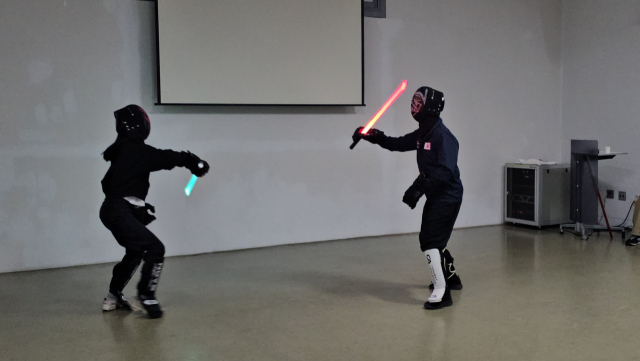 신체 활동 프로그램 중 하나인 광선검 스포츠 교실. 대구시청년센터 제공