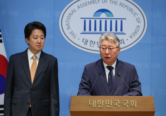 개혁신당 경기도지사 후보로 출마할 조응천 전 의원이 28일 국회 소통관에서 출마 기자회견을 하고 있다. 연합뉴스