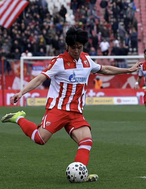 세르비아의 츠르베나 즈베즈다에서 뛰고 있는 설영우. 즈베즈다 SNS 제공