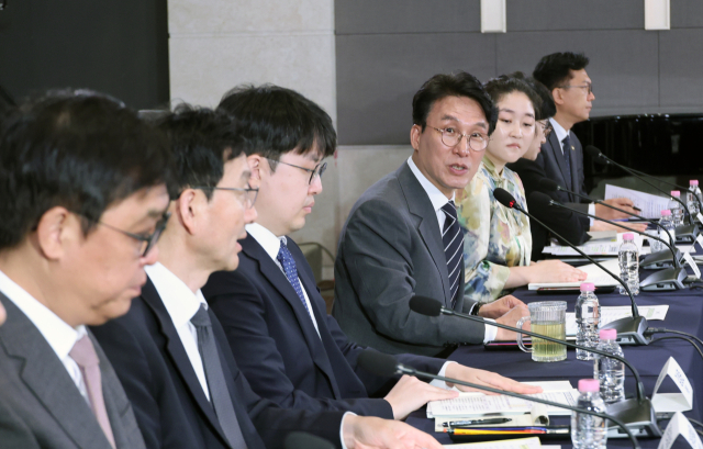 김민석 국무총리가 28일 오후 서울 마포구 중소기업DMC타워에서 열린 제18차 청년정책조정위원회 겸 제2차 청년정책 관계장관회의에서 발언하고 있다. 연합뉴스