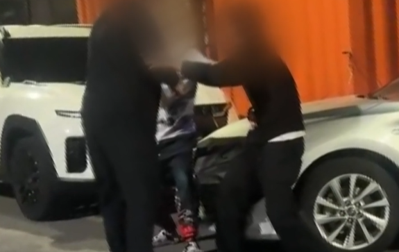 연예인도 태운 '이색 택시' 기사, 동료 찔러 살인미수…왜 흉기 들었나